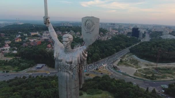 Vatan anıt Kiev, Ukrayna'nın havadan görünümü — Stok video