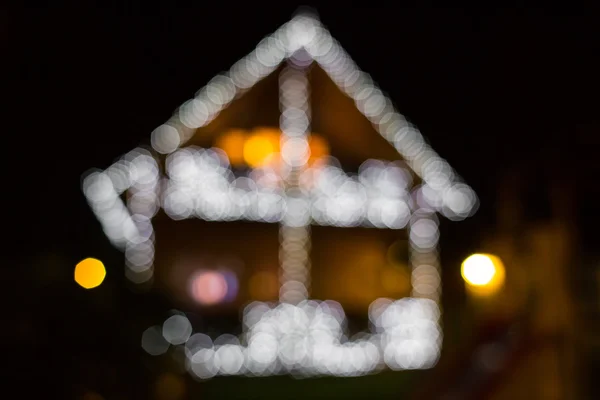 Homályos díszített karácsonyi ház pislákoló fények — Stock Fotó