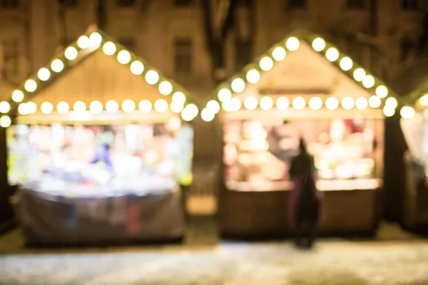 Blurred people in the city near vendors' stalls during christmas holidays — Stock Photo, Image