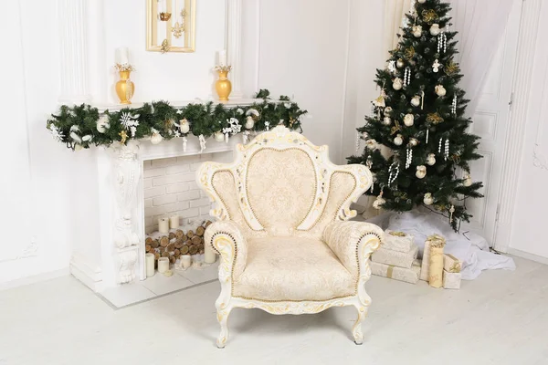 bir ağaç, şömine, tekli Chrismas Oda dekore edilmiş