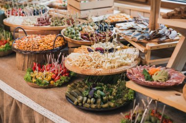 Düğün partisinde açık büfe