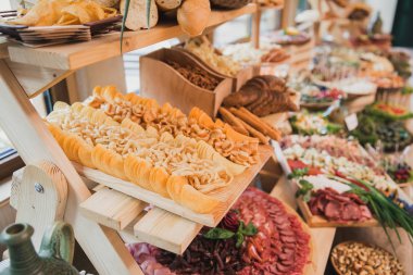 Düğün partisinde açık büfe