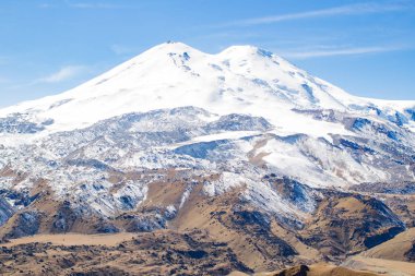 Manzara panorama Elbruz Dağı ile sonbahar hills gündüz