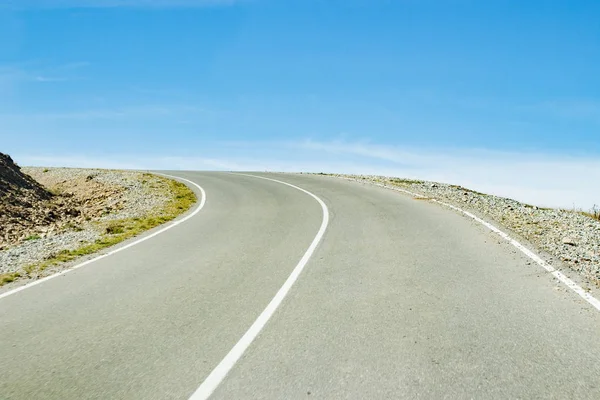 Gökyüzüne gündüz yol