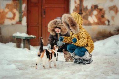 Tatlı kız ve erkek.