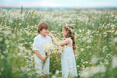 küçük kız ve erkek