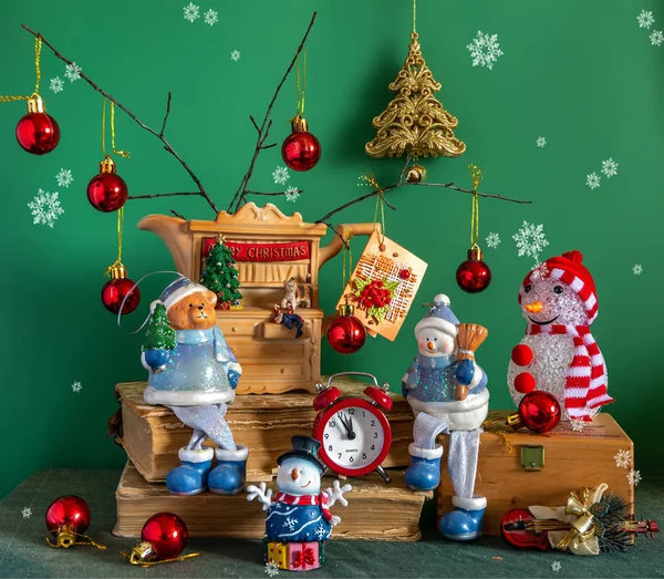 Weihnachtsspielzeug Und Uhren Warten Auf Weihnachten Und Neujahr — Stockfoto
