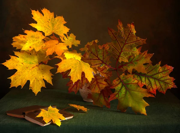 Nature Morte Avec Des Feuilles Érable Chêne Bouquet Automne Belles — Photo