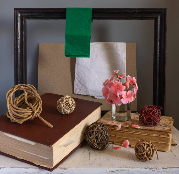 Table Books Tangles Ropes Branches Blooming Geranium Wooden Frame Paintings — Stock Photo, Image