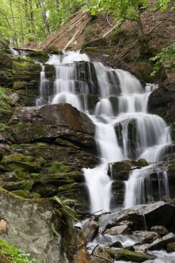 şelale Guk Carpatian mountaince üzerinde