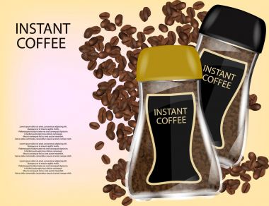 Kahve cam sürahi ile anlık kahve granülleri ve kahvenin üzerinde sarı arka plan izole.