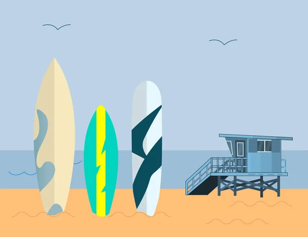 Surfbretter und Haus der Küstenwache auf blauem Hintergrund mit blauem Himmel und Sand. — Stockvektor