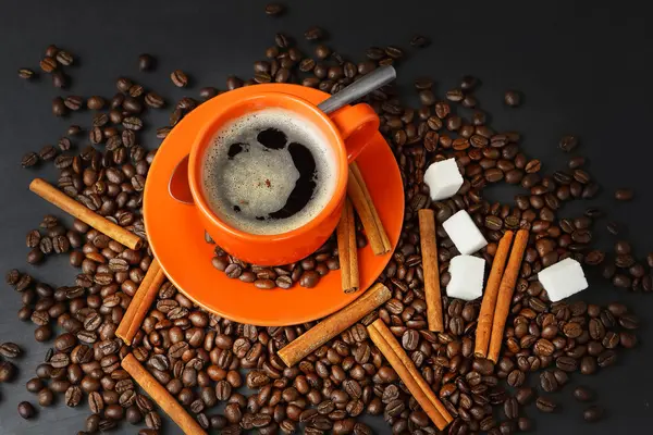 Caffè natura morta con una tazza arancione — Foto Stock