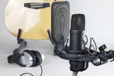 Stüdyo mikrofon müzik aletleri arka planı