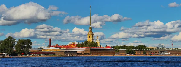 La Fortaleza de Pedro y Pablo en San Petersburgo — Foto de Stock