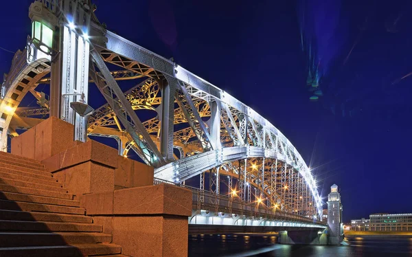 A ponte de Bolsheokhtinsky em São Petersburgo — Fotografia de Stock