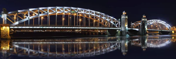 在圣彼得斯堡的 Bolsheokhtinsky 桥全景 — 图库照片
