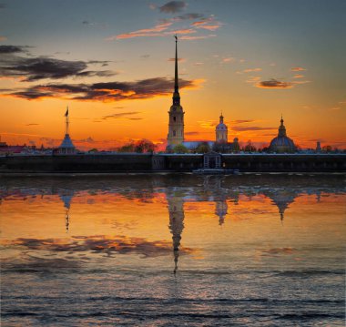 Peter ve Paul Fortress üzerinde düşüş