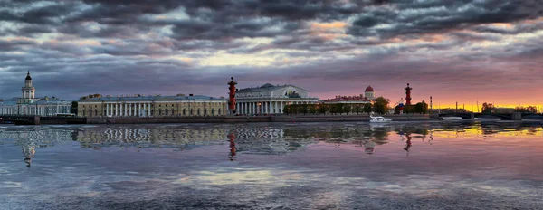 Panorama der spucke der vasilyevsky insel in st. petersburg — Stockfoto