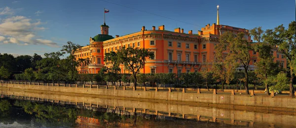 Mikhailovsky kastély, a St. Petersburg — Stock Fotó