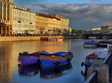 Şafakta Fontanka Nehri, St. Petersburg
