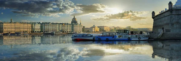 Блискучу панораму Санкт-Петербурга — стокове фото