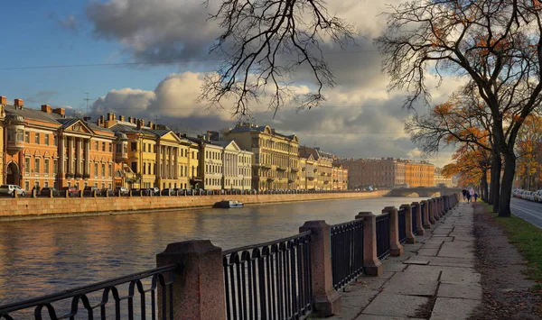 Набережная реки Фонтанки в Санкт-Петербурге — стоковое фото