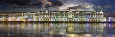 Kış Sarayı ve St. Pe Hermitage müzesinde Panoraması