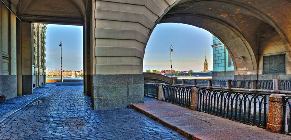 Le remblai du canal d'hiver et le fortre Pierre et Paul — Photo