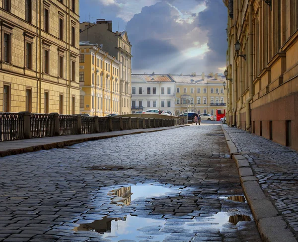 Embankment do rio Ranhura de inverno em São Petersburgo — Fotografia de Stock