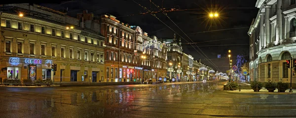 St. Petersburg, Russia - 10 DEC 2017 Night panorama of the festi — Stock Photo, Image