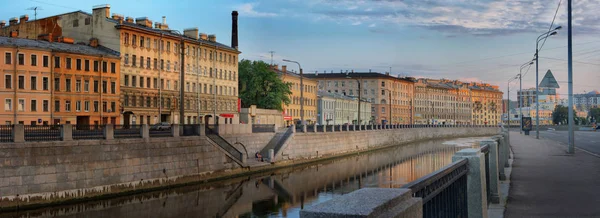Санкт-Петербург, Росія - 29 липня 2018 Панорама обводного каналу — стокове фото