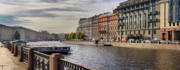 Санкт-Петербург, Росія - 10 жовтня 2018 Панорама Фонтанки r — стокове фото