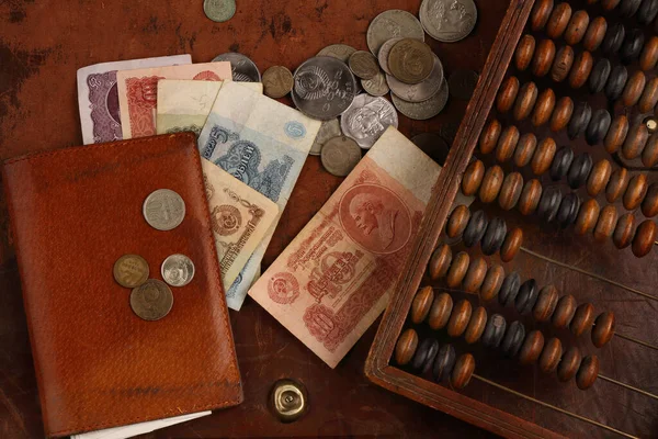 一个装有苏联卢布和旧钞票的旧皮包 — 图库照片