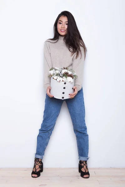 Portrait of beautiful Asian girl with holding a composition of New Yer's gift box. Modern gift to parents and friends. Posing of attractive and confident woman — Stock Photo, Image