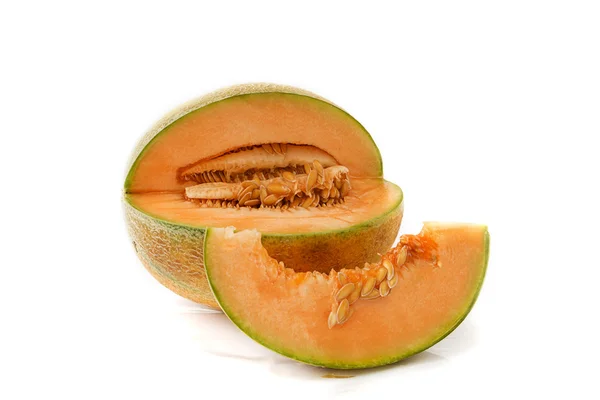Orange meloun izolovaných na bílém pozadí — Stock fotografie