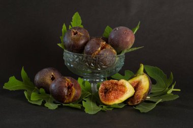 Yeşil yaprakları, Akdeniz incir meyve ile Olgun tatlı incir.