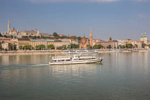 Gemilerde Tuna Nehri Budapeşte, Macaristan