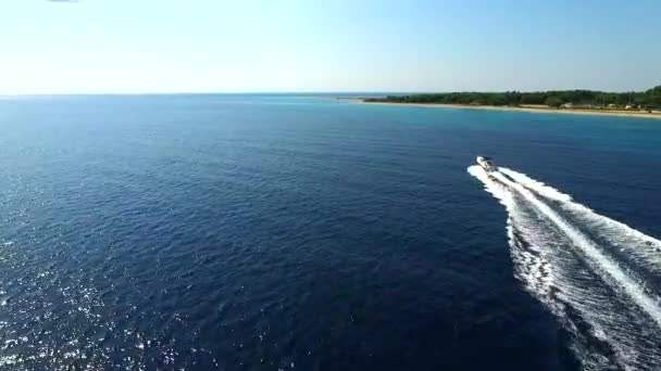 Aerial film | Lyxig yacht cruising — Stockvideo