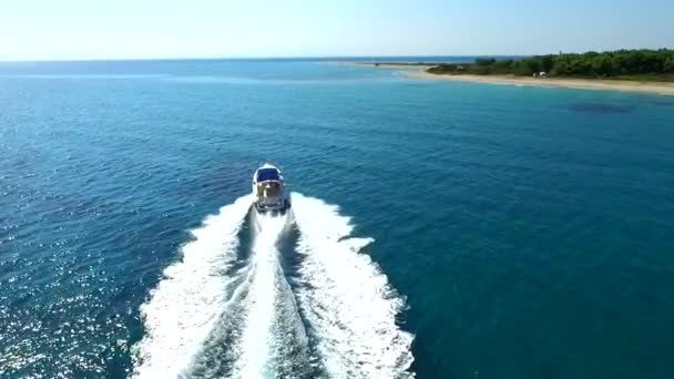 Aerial film | Lyxig yacht cruising — Stockvideo