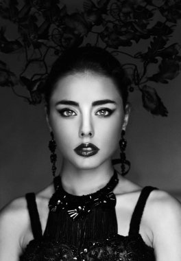 Siyah ve beyaz dramatik portre