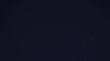 Her gece yıldızlı gökyüzü zaman atlamalı