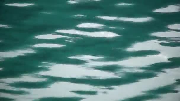 Blendung auf dem Wasser — Stockvideo