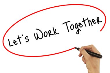 Adam el ile siyah kalemi görsel üzerinde birlikte çalışma sağlar yazılı 