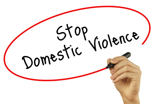 Hombre Escritura a mano Detener la violencia doméstica con marcador negro en vis — Foto de Stock