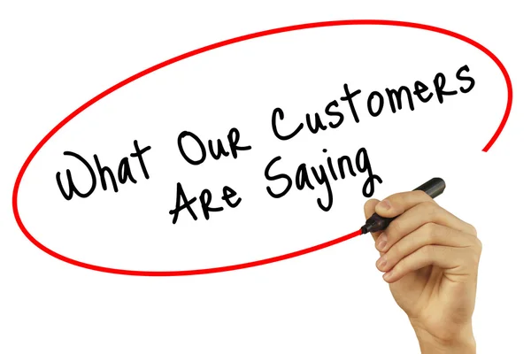 Man Hand skriva vad våra kunder säger med svart markering — Stockfoto