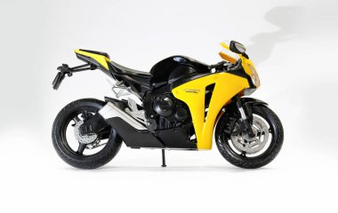 Krasnoyarsk, Rusya Federasyonu - 06 Ocak 2017: sarı Honda Cbr 1000 oyuncak