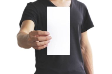 Adam gösteren boş beyaz el ilanı broşür kitapçık. Broşür presenta