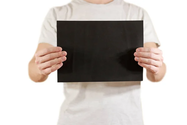 Man met zwart A4 papier horizontaal. Brochure presentatie. P — Stockfoto