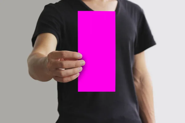 Man showing blank pink flyer brochure booklet. Leaflet presentat — Stock Photo, Image